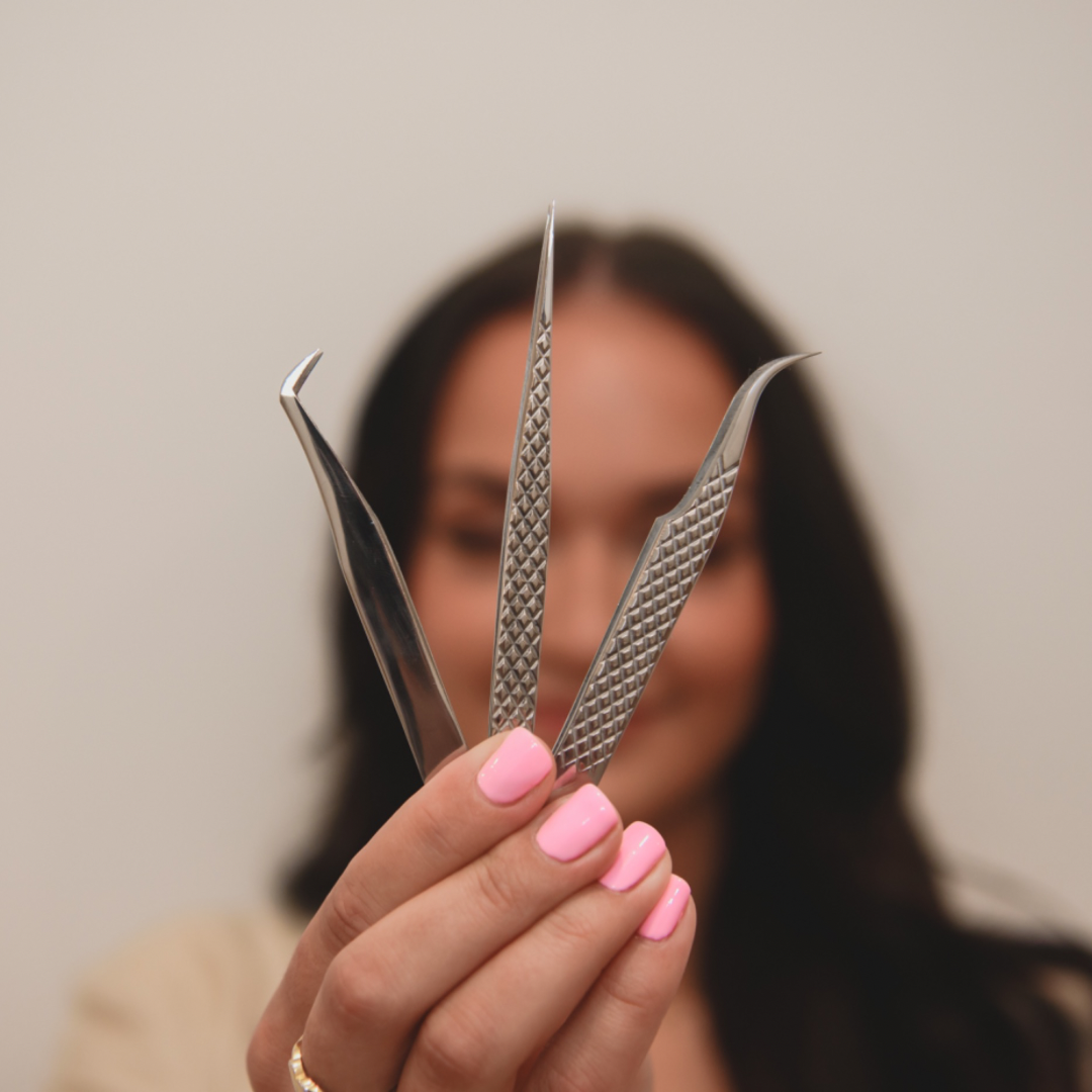 Curved Classic tweezer